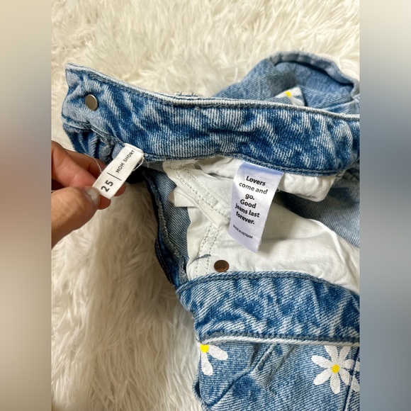 Daisy shorts - Picture 3 of 5